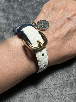 Guess bracelet new, white and gold colors