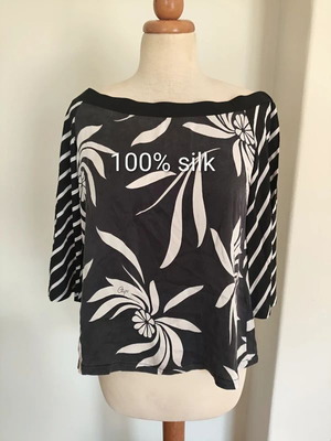Tricot Design Black and White Top size S like new, silk and viscose