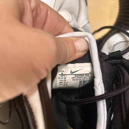 Nike Zoom sneakers, black and white, size 39