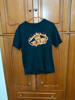 Vans "Off The Wall" large T-shirt like new, short sleeve black and red