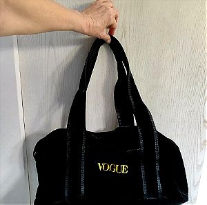 Βελούδινη μαύρη τσάντα VOGUE