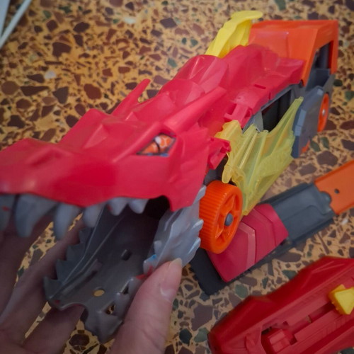 Hot Wheels playset like new, 4 codes included