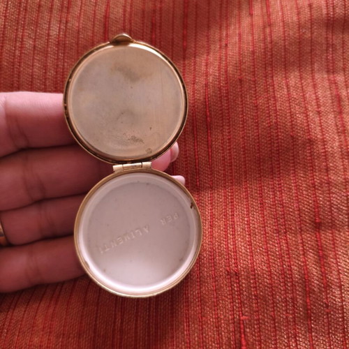 Vintage metal pillbox Limoges style Fragonard used