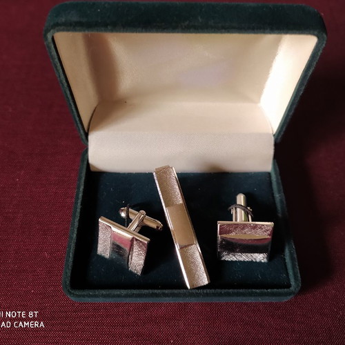 Vintage cufflinks with tie pin like new