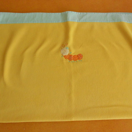 Baby blanket like new, fleece, yellow with blue details, 100x76 cm