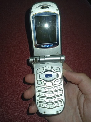 Samsung SGH-P400 телефон тип clamshell употребяван, сив, dual SIM