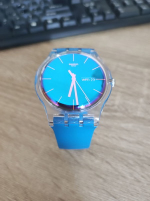 Swatch ρολόι σαν καινούργιο με ιριδίζον καντράν και ροζ πορτοκαλί τόνους