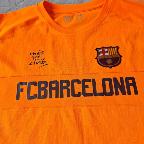Barcelona FC officially t-shirt Boys Size XL