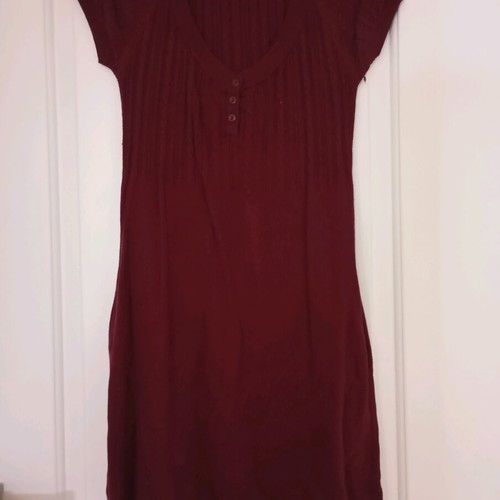 Mango burgundy knitted casual dress used - 5,00 - Vendora.cy Mango burgundy knitted casual dress used - 5,00 - Vendora.cy
