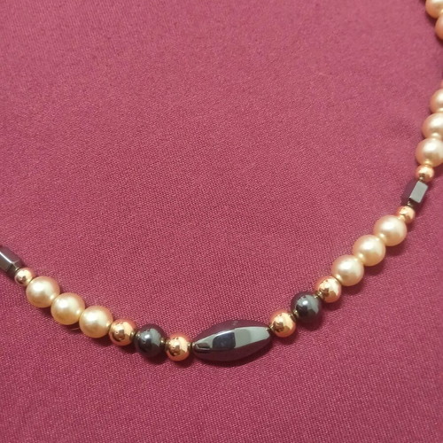 Women's necklace with pearls like new