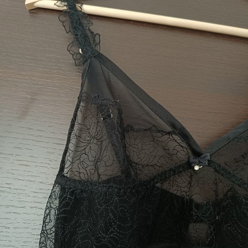 Intimissimi black negligee like new, satin with embroidered roses