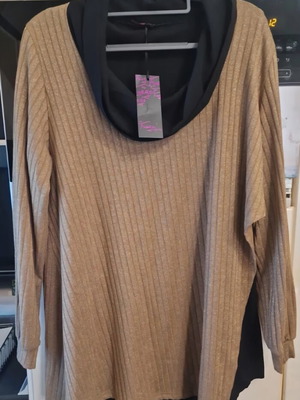Women's Plus Size Blouse new, black and gold, XXL