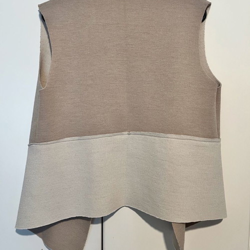 Vest like new, one size, beige