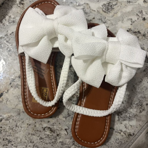 Children's sandals new, with bows
