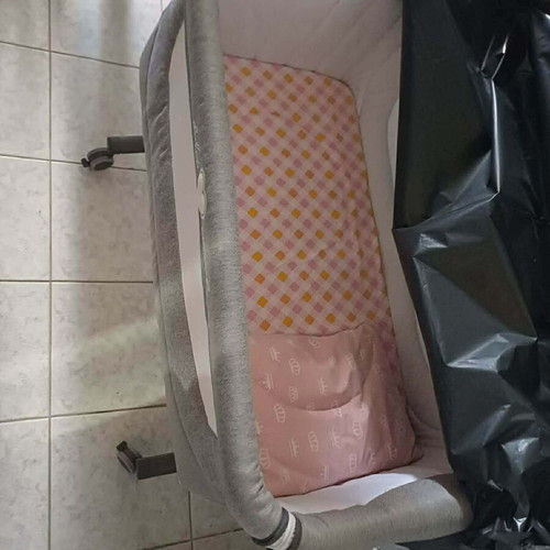 Bedside crib like new, ideal for newborns