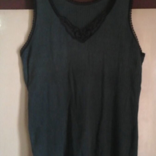 T-shirt like new, green, size S for petite ladies