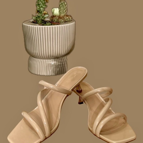 Michael Michael Kors Celia Kitten Slide Nude Patent Sandals size EU 38 like new