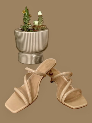 Michael Michael Kors Celia Kitten Slide Nude Patent Sandals size EU 38 like new