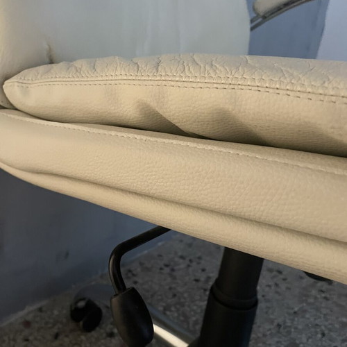 White executive office chair like new with high back and chrome base