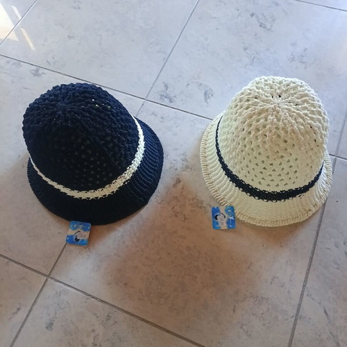 Handmade knitted hat, one size, black or white