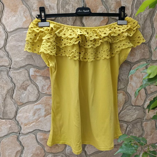 T-shirt one size like new