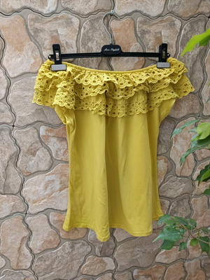 T-shirt one size like new