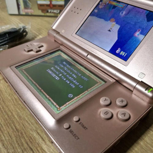 Nintendo DS Lite Metallic Rose used with SpongeBob game and charger