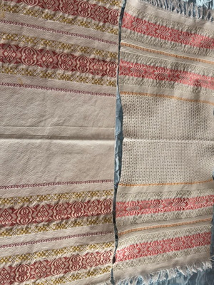 Woven table linens like new, set of 2 pieces