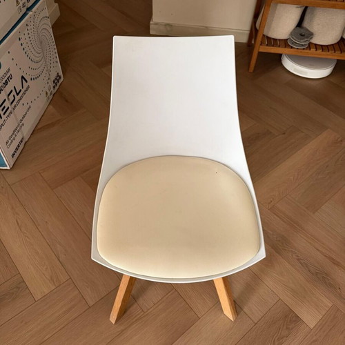 Diafano chair modern with wooden legs like new