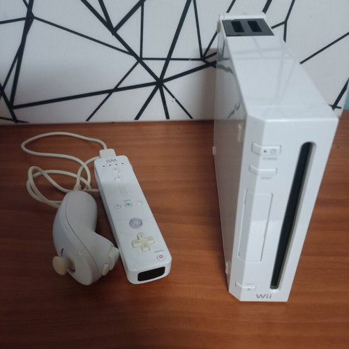 Nintendo Wii console like new with 6 games and 1 control set