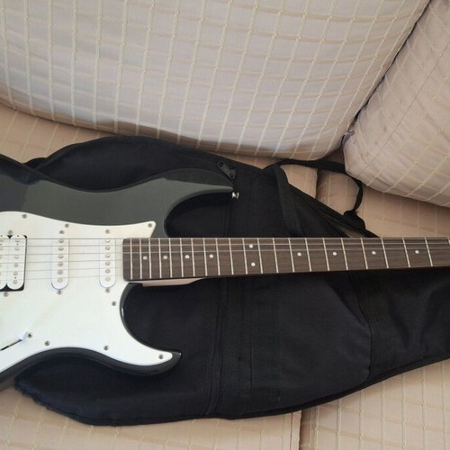 Yamaha EG-112 electric guitar like new with Laney Hardcore max amplifier and case