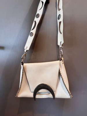 Individual Art Leather crossbody bag used, white