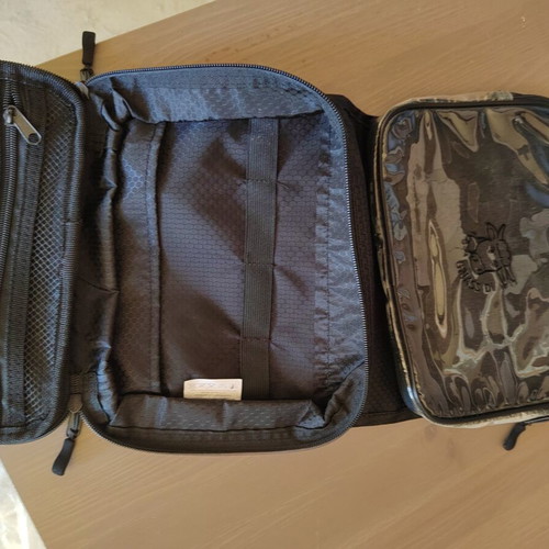 Grunwald Hanging Travel Toiletry Bag like new, black