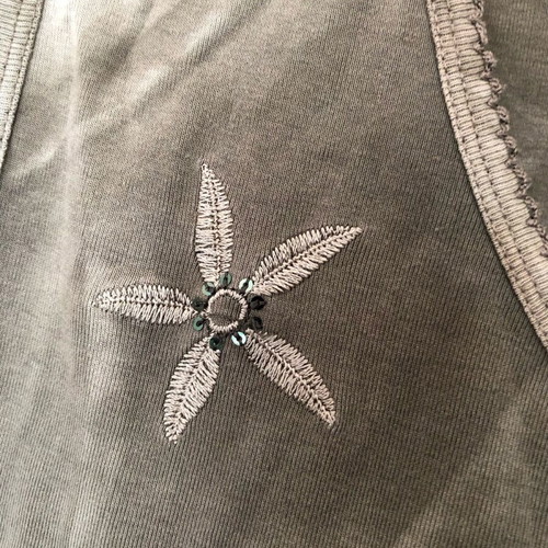 Summer camouflage shirt with embroidered flowers like new, size L