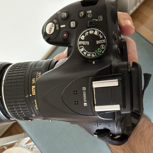 Nikon D5200 DSLR with AF-S DX 18-55mm VR II lens, like new