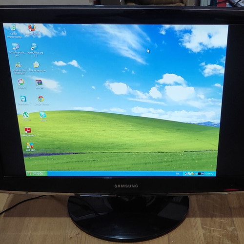 Samsung SyncMaster T240 computer monitor used