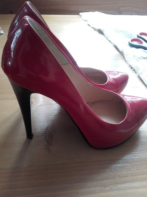Red patent leather pumps size 38, almost unworn