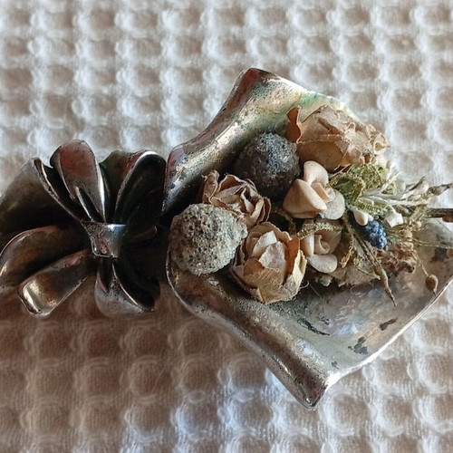 Vintage sterling silver Tussie Mussie posy holder brooch with dried flowers