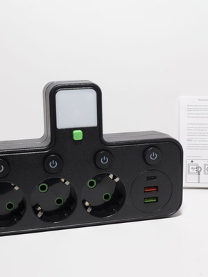 Πολύπριζο με 3 θέσεις, USB σύνδεση και φωτάκι νυκτός, καινούργιο