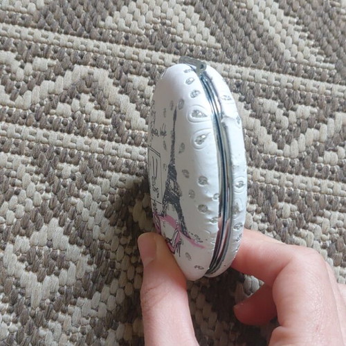 Small mirror like new, sturdy quality exterior
