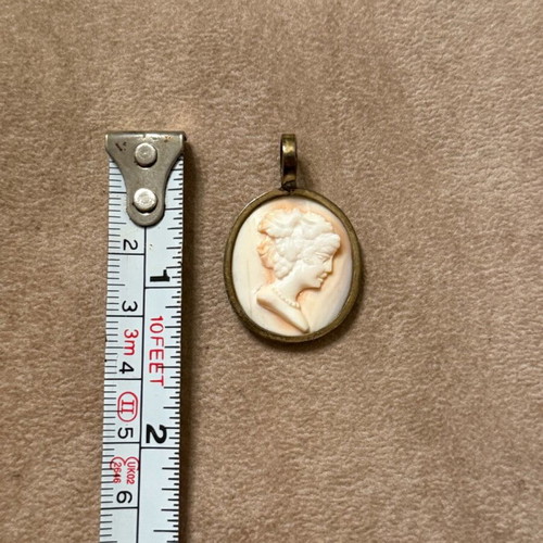 Cameo pendant used, old