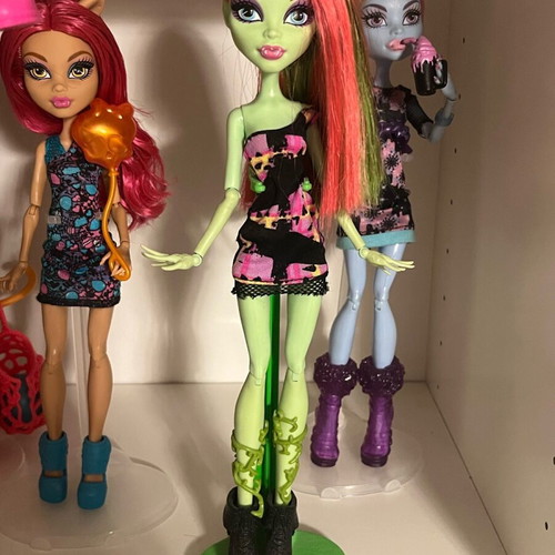 Monster High Venus McFlytrap doll like new, Music Festival 2012