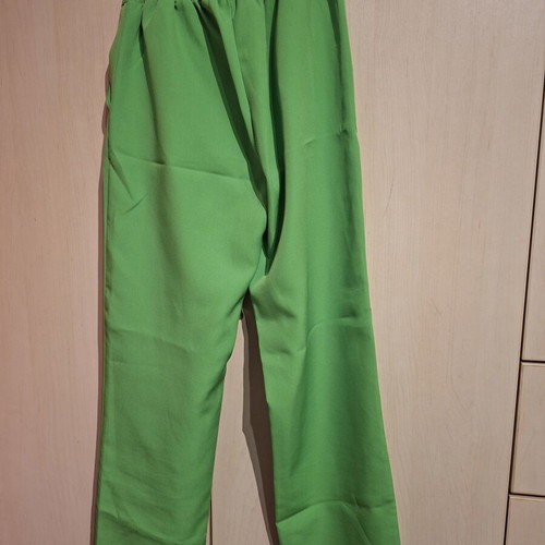 Green pants with elastic waist like new, size M