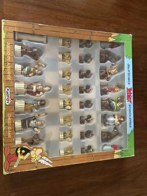 Asterix and Obelix collectible chess set Plastoy 2009
