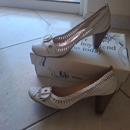 Bronx white leather pumps size 39 like new, spring summer design