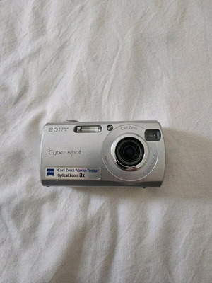 Sony Cybershot DSC-S40 used collectible model for collection or spare parts