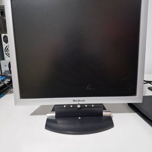 Computer monitors used, 2 pieces with 1 gift included