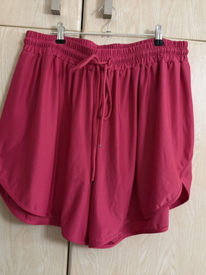 Plus size shorts like new, fuchsia, elastic waist with drawstring