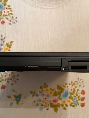 Lenovo T240 με SSD, Intel i5, 4GB, χρειάζεται αλλαγή μπαταρίας