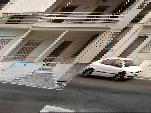 2 ισόγεια διαμερίσματα σε διώροφο στο Γαλατσι
